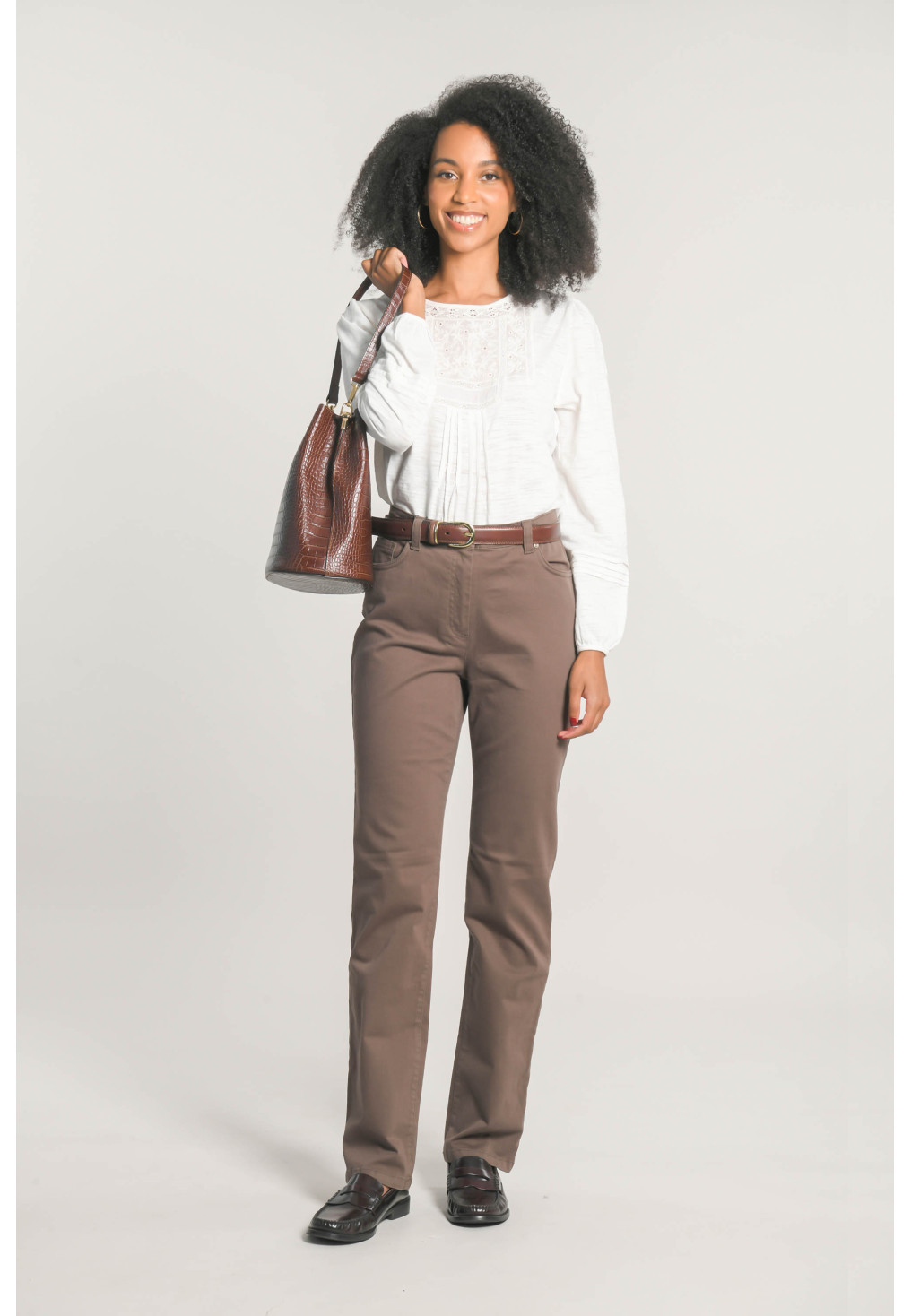 NUMI - PANTALON DROIT - TAUPE - Un Jour Ailleurs